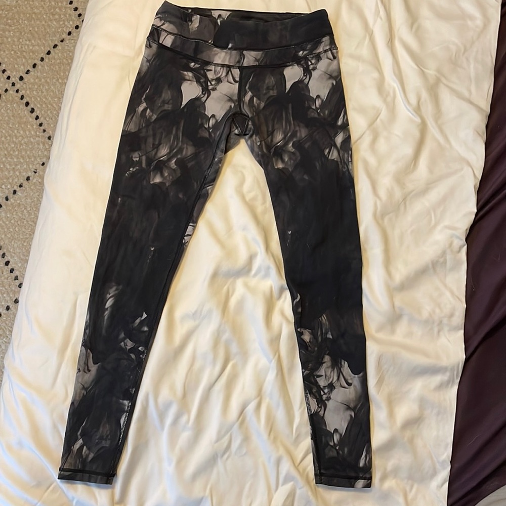 Lucy Activewear Smokey print yoga leggings -used - size medium